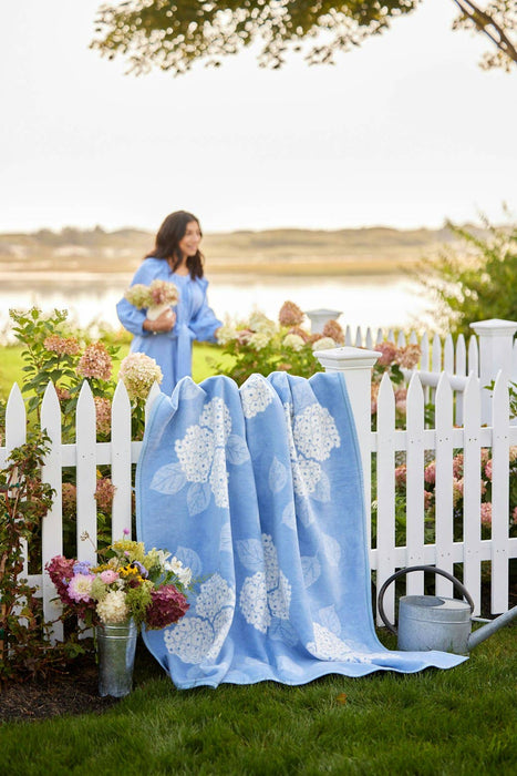 Hydrangeas Bluebell Blanket: Family-Size