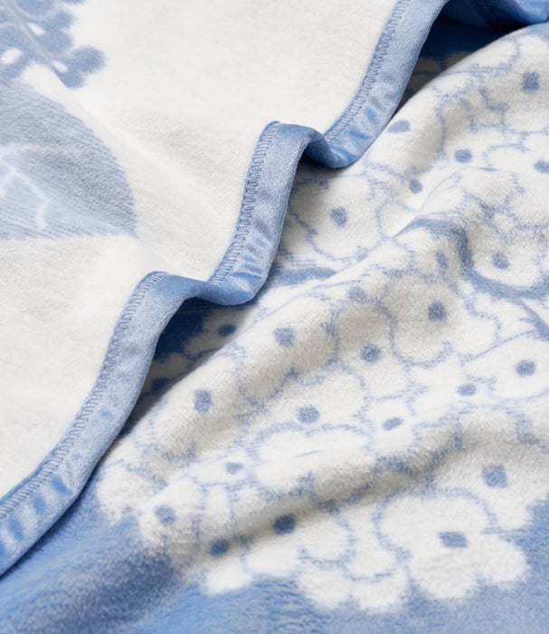 Hydrangeas Bluebell Blanket: Family-Size