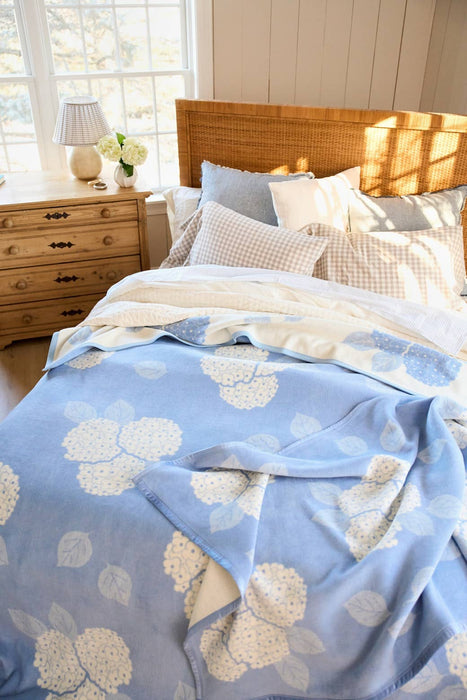 Hydrangeas Bluebell Blanket: Family-Size