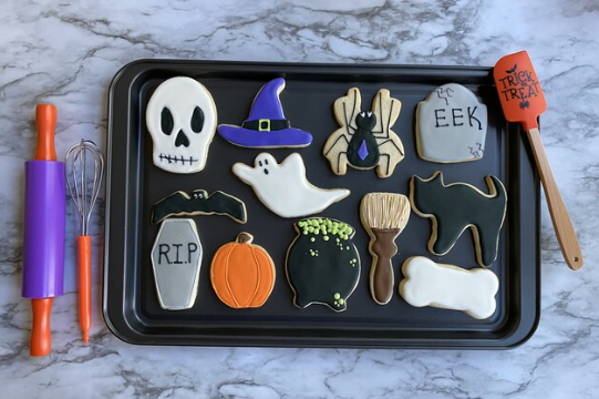 Trick or Treat Deluxe Cookie Decorating Set